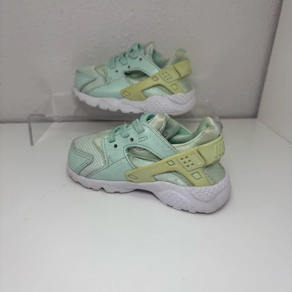 Nike Hurache Igloo Green size 5C Atheletic Casual Sneakers Streetwear